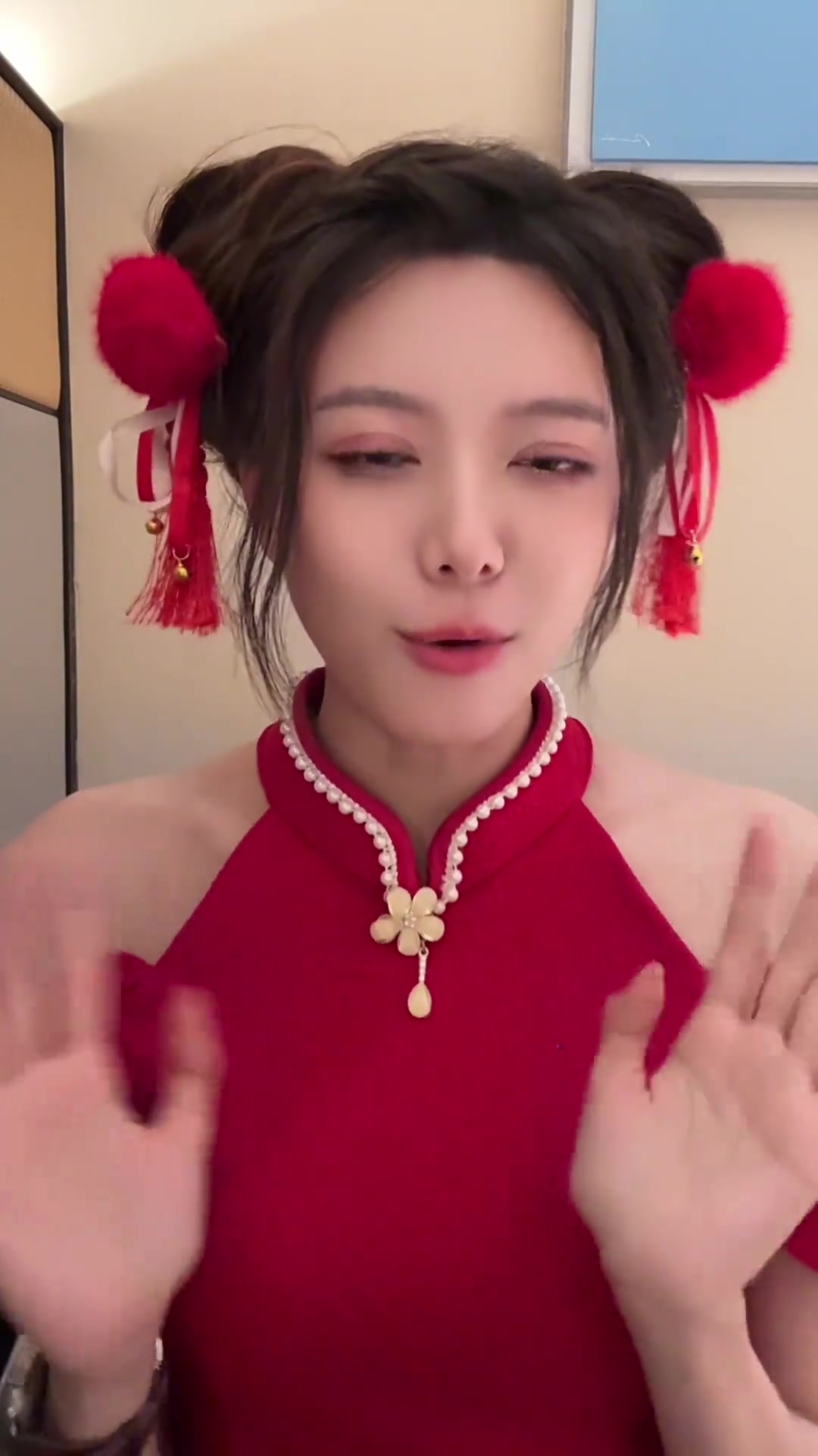 九游会j9官网真人游戏第一品牌骆歆分享视频：谁要的过年交差视频？我录了😾