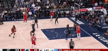 j9九游真人游戏第一品牌登录入口手感打开了！哈登兜出来借小琼斯掩护 三分穿针反超比分！