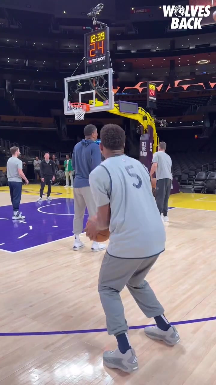 j9九游会官方登录今天要收系列赛？华子赛前热身 外线三分一个不丢！